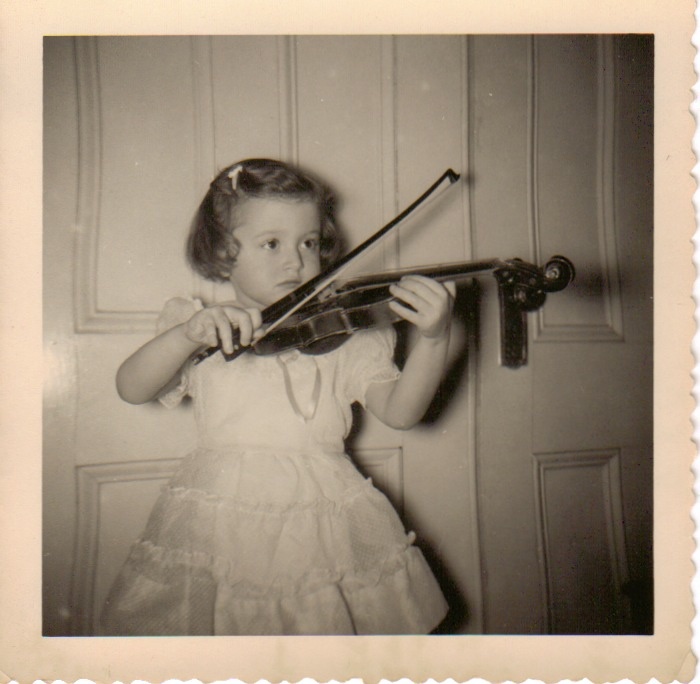 little girl playing violin